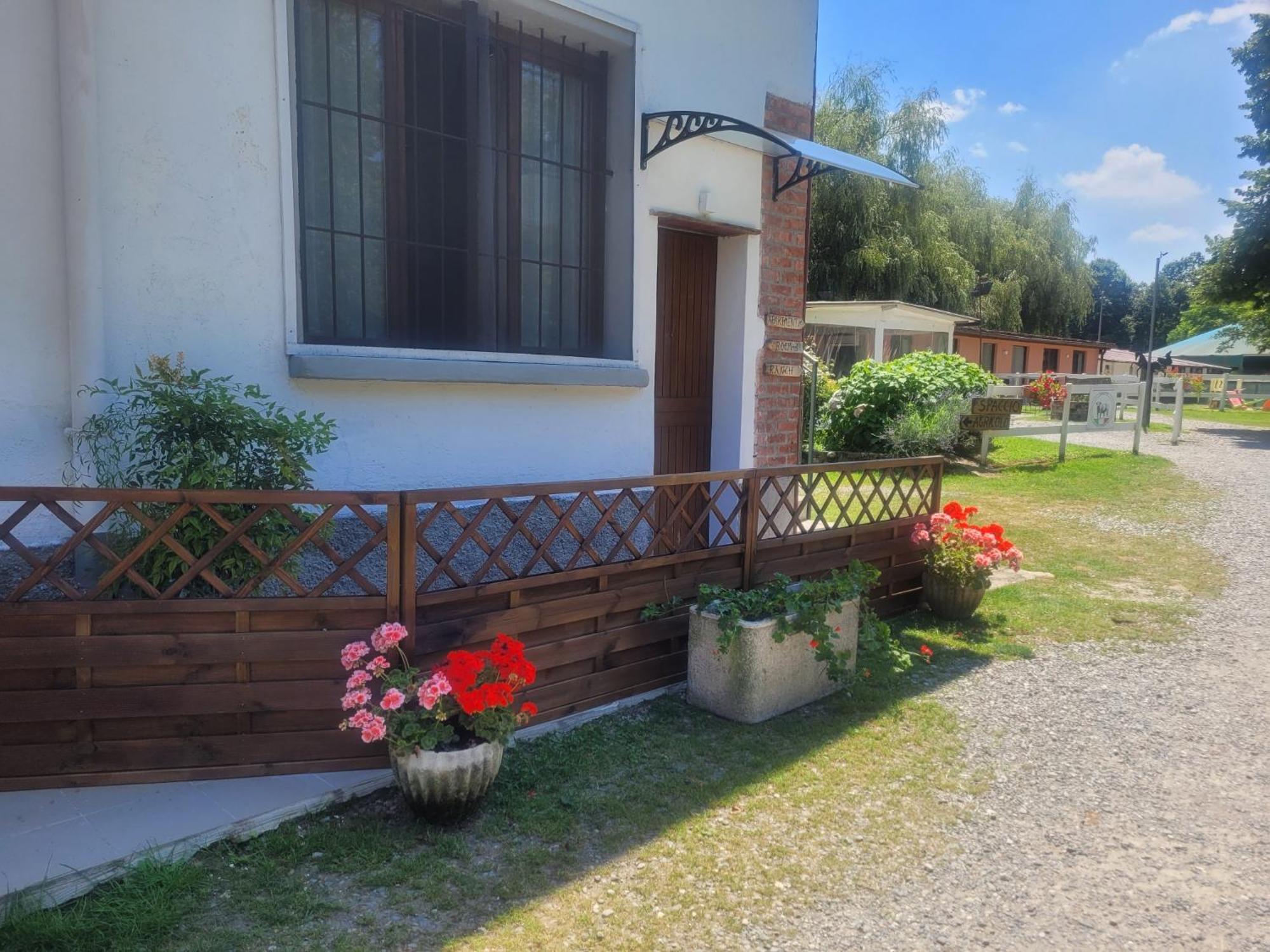 Agriturismo La Fornace Centro Ippico コモ エクステリア 写真