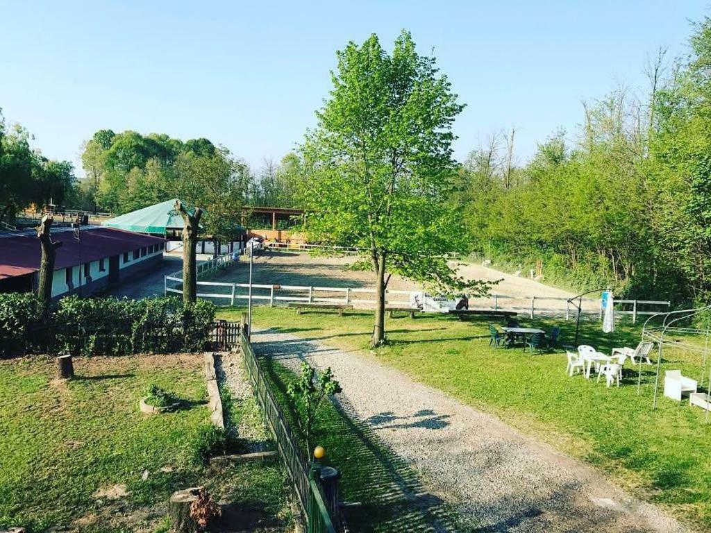 Agriturismo La Fornace Centro Ippico コモ エクステリア 写真